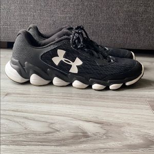 Under Armor spine shoes